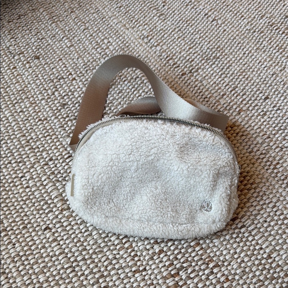 Lululemon Sherpa Crossbody Bag